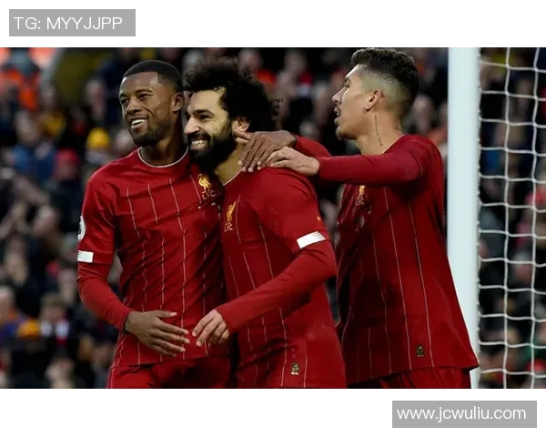 利物浦足球明星相框摆件展现红军魅力与激情的完美装饰