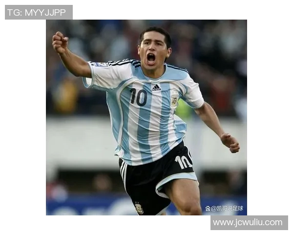 足球明星大揭秘猜猜这位传奇球员是谁的精彩瞬间